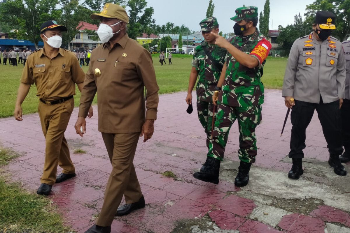 Gubernur Papua Barat pertanyakan 70 persen pegawai belum divaksin