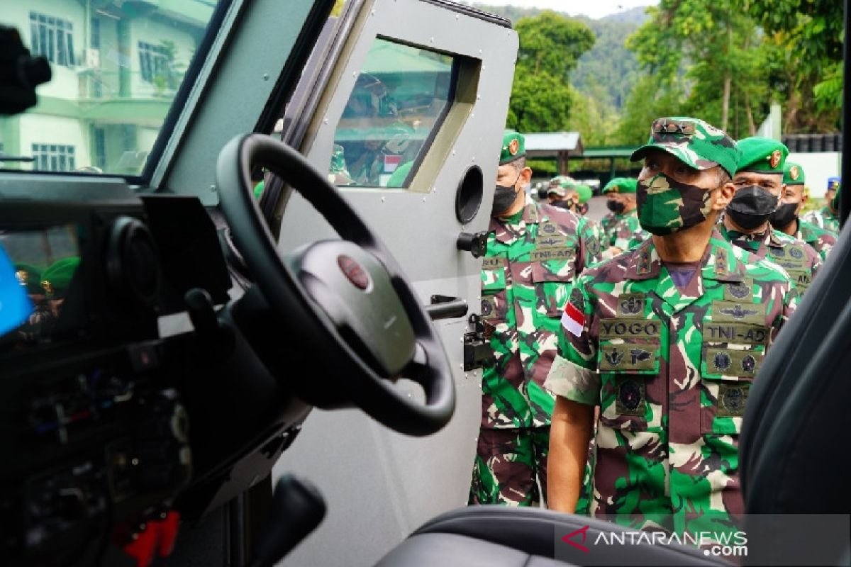 Kodam XVII/Cenderawasih serahkan 67 kendaraan operasional bantuan Mabes TNI AD