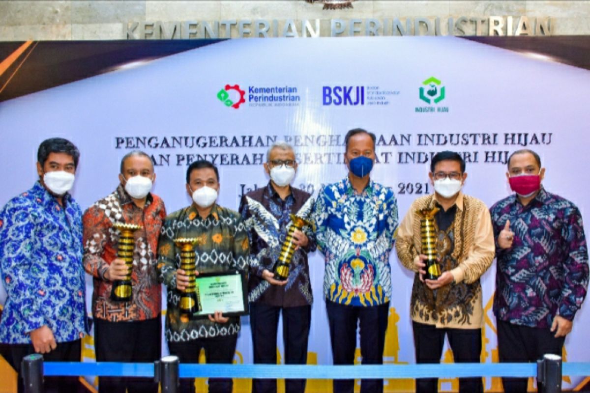 Semen Gresik kembali diganjar penghargaan level tertinggi industri hijau