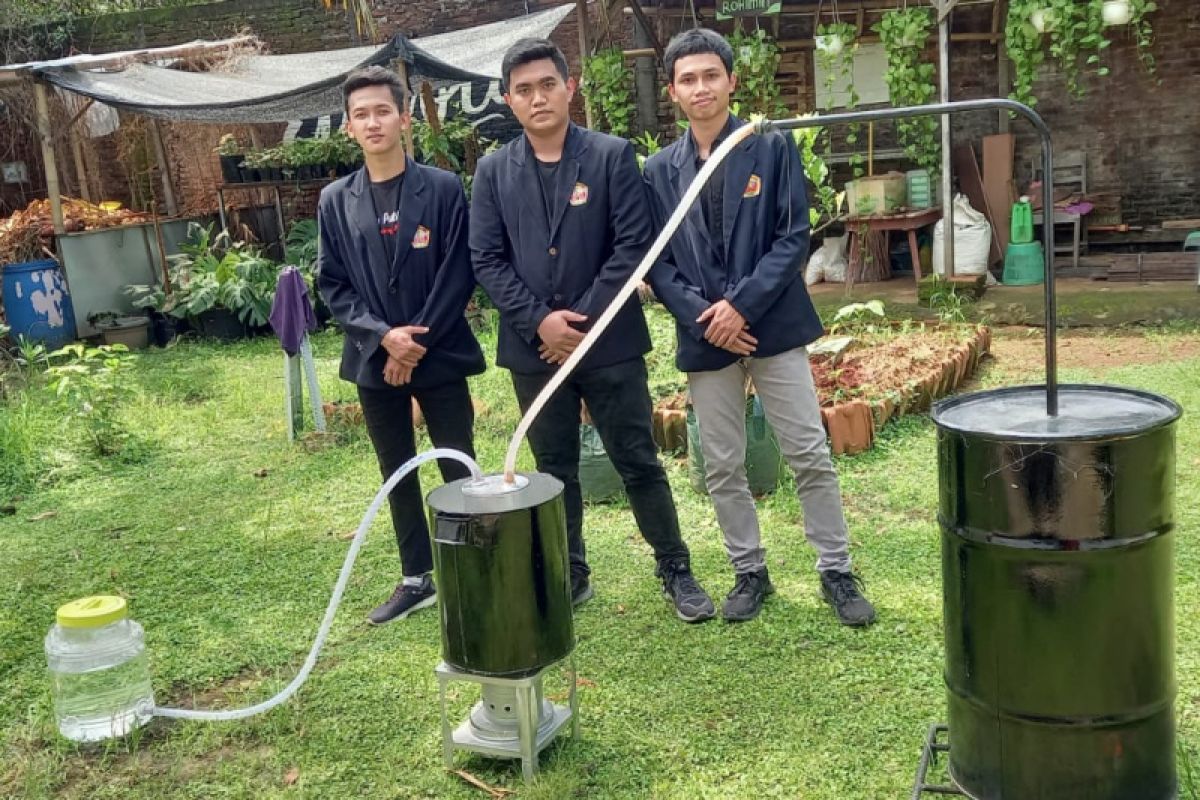 Mahasiswa UMK pencipta mesin pengolah sampah raih medali emas Wintex