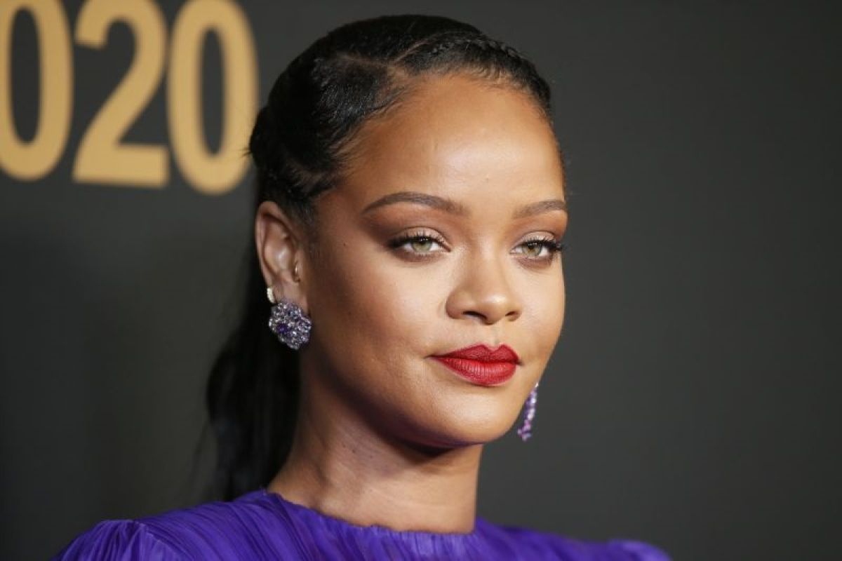 Rihanna dianugerahi gelar Pahlawan Nasional Barbados