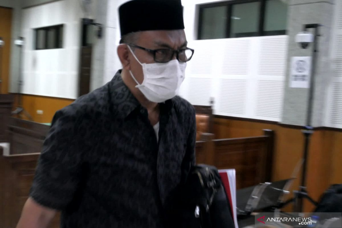 Terdakwa Husnul Fauzi terungkap mengendalikan 22 paket bernilai Rp206 miliar