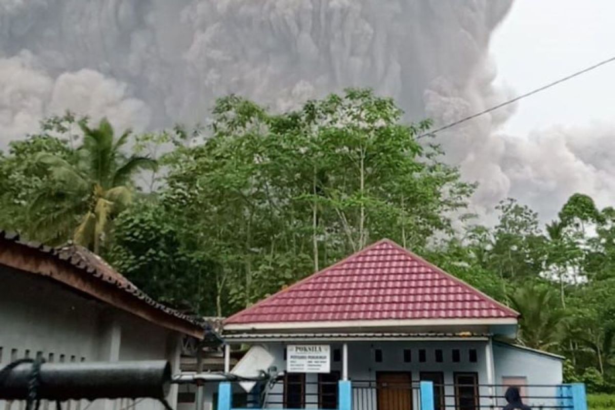 BPBD kirim tim bantu evakuasi warga terdampak letusan Semeru