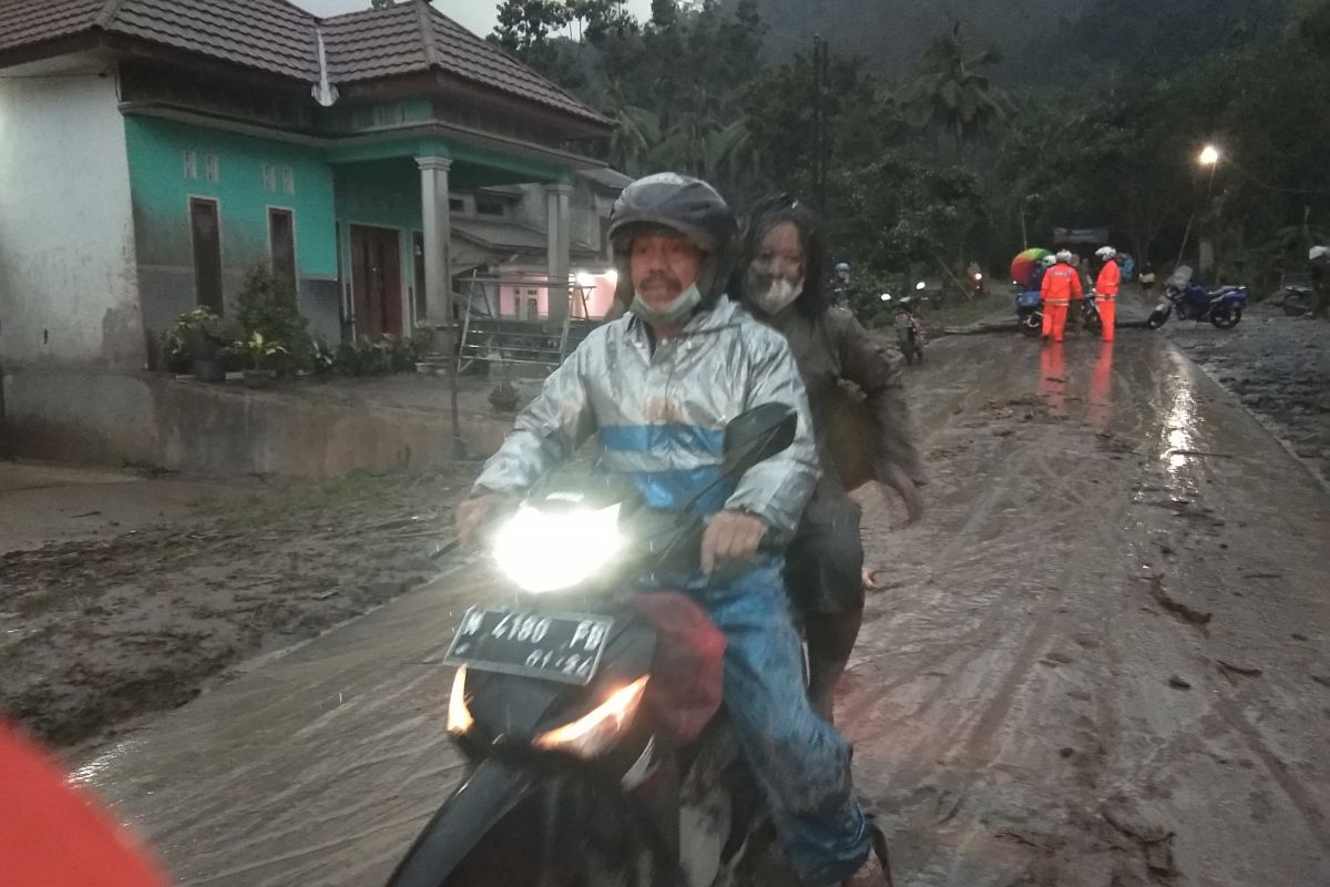 Abu vulkanik Gunung Semeru bisa tersebar lebih jauh