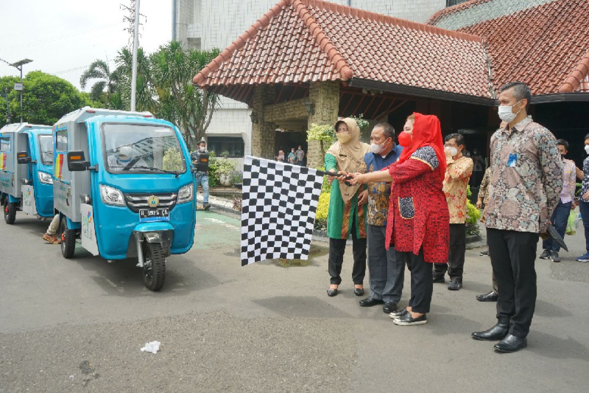 PLN beri UKM gerobak motor listrik