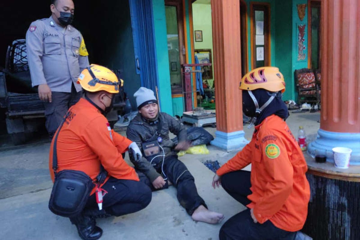 Pendaki Merbabu dievakuasi akibat kelelahan