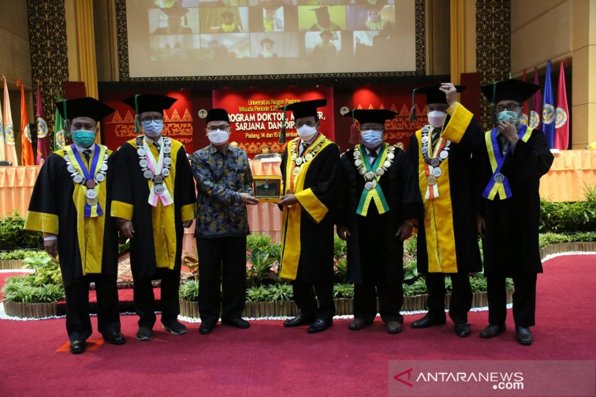 Direktur Bappenas beri orasi ilmiah di Wisuda UNP terkait PTN-BH