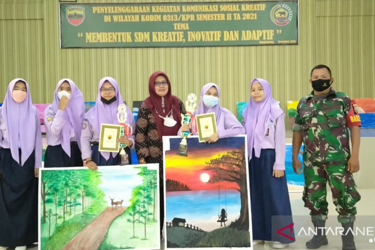 Dua siswi SMANSA Bangkinang Kota juara melukis