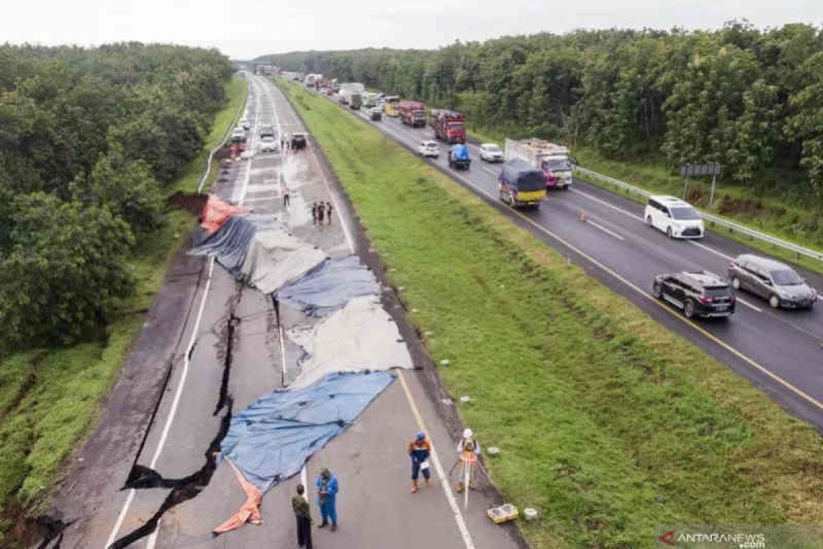 Pengelola Tol Cipali tambah dua jalur air antisipasi  banjir di Km 136