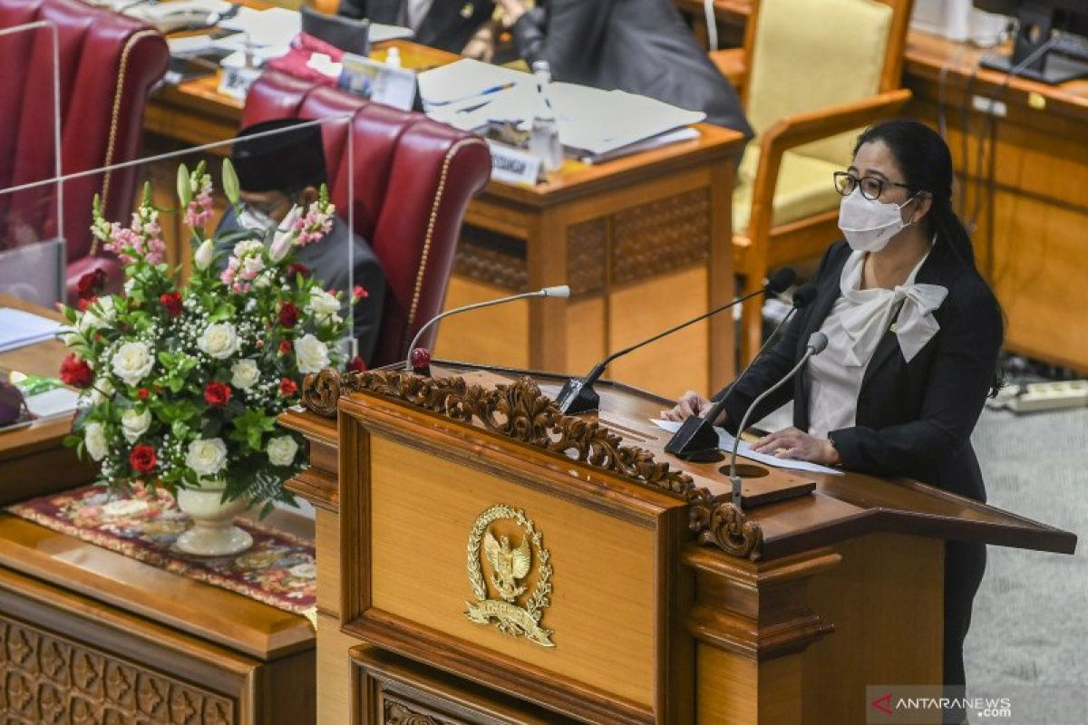 Puan Maharani minta masyarakat tak panik dengan Omicron yang terdeteksi di RI