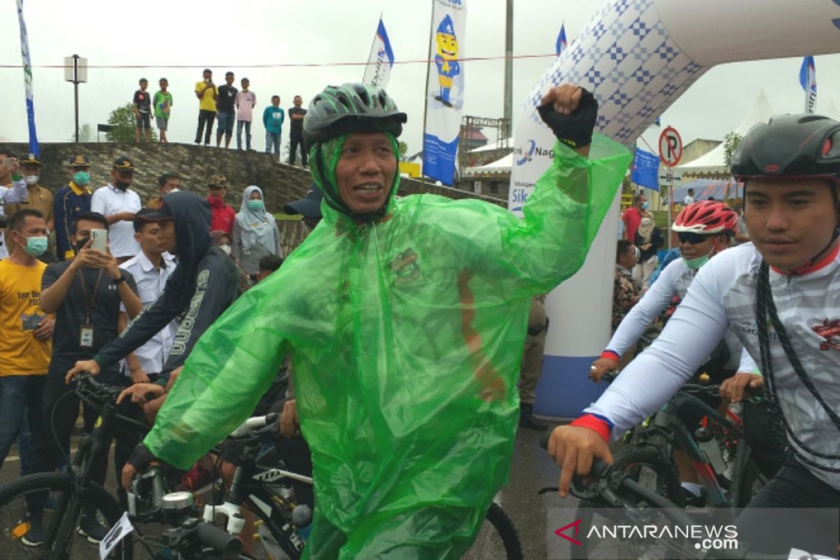 Syamsurizal, Pesepeda Gaek Pelibas jalur PDRI