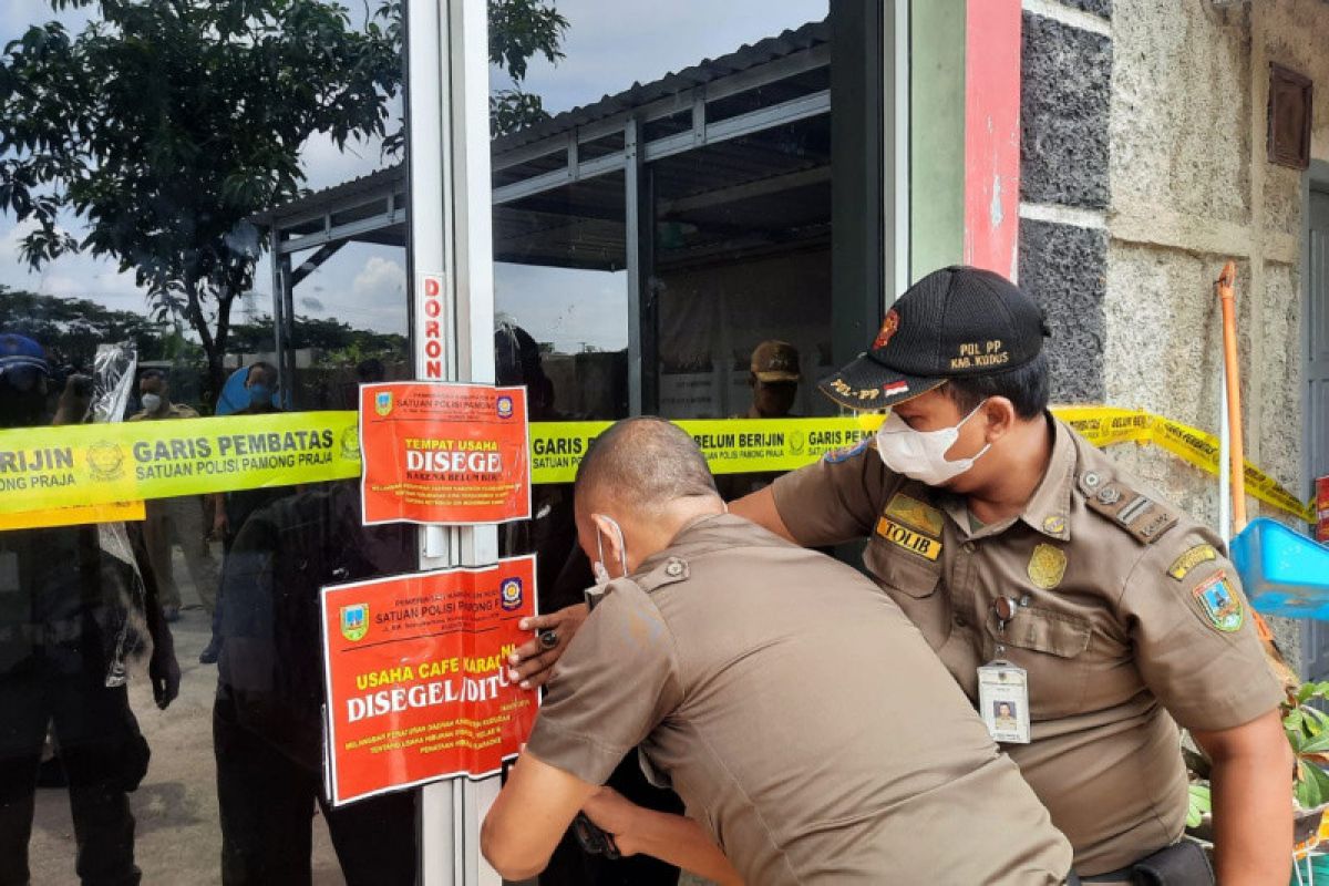 Rusak segel pintu masuk, enam pengelola karaoke di Kudus dilaporkan ke polisi