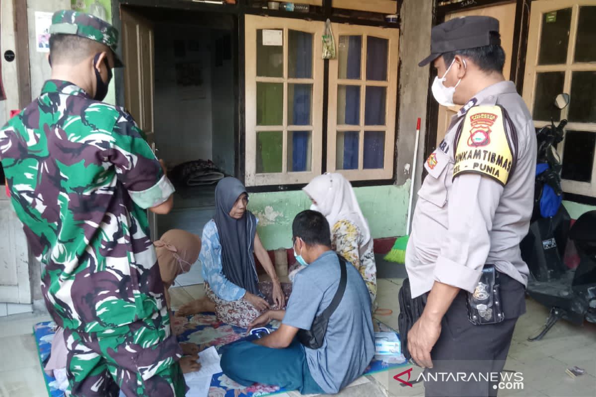 Lansia di Mataram antusias menyambut vaksinasi dari rumah ke rumah