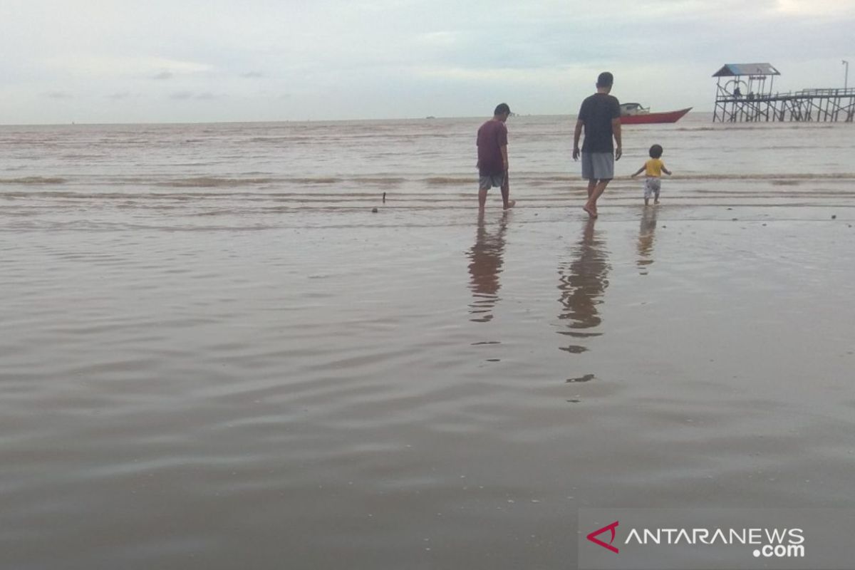 Pantai Biru Kersik Kaltim tetap ramai pengunjung, prokesnya gimana yaa?