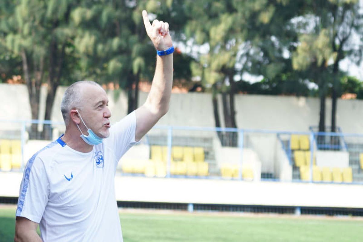 Dragan Djukanovic kembali latih  PSIS