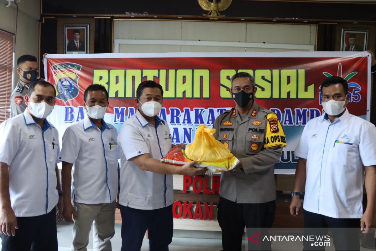 PTPN V salurkan ratusan paket sembako untuk korban banjir di Rohul