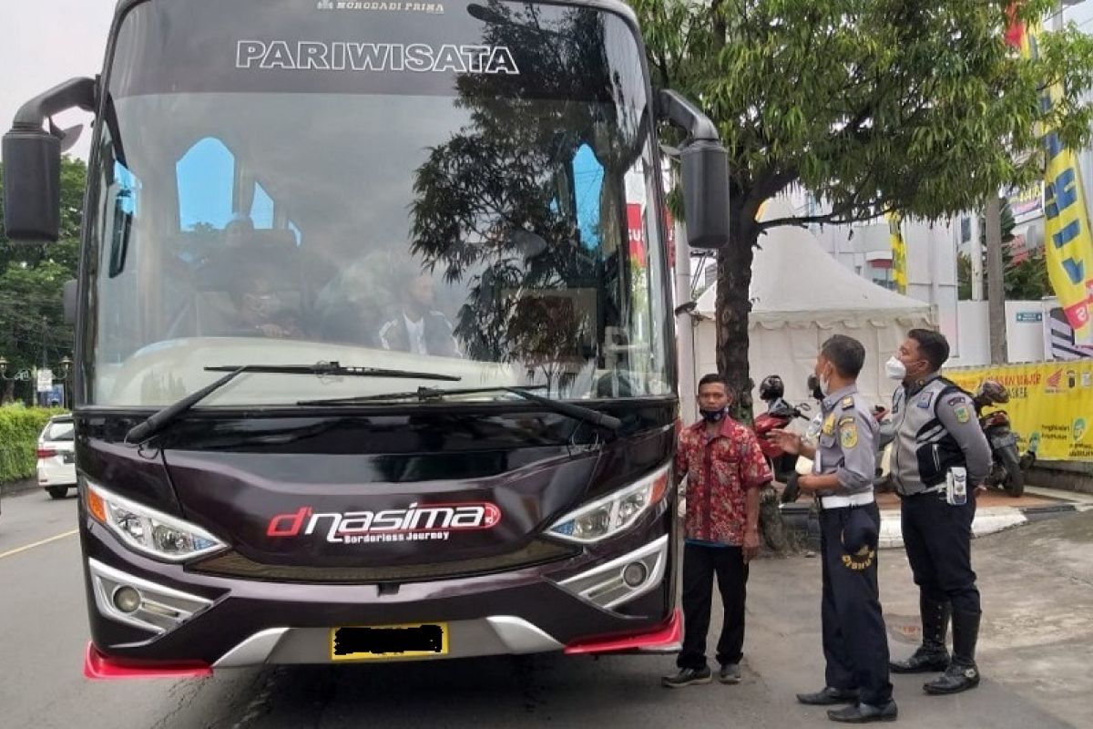 Awas, bus wisata luar daerah masuk Kudus bakal diminta putar balik