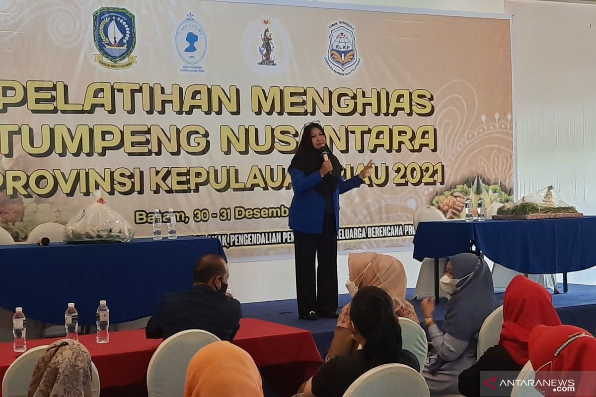 DPD Tiara Kusuma Kepri adakan pelatihan menghias tumpeng