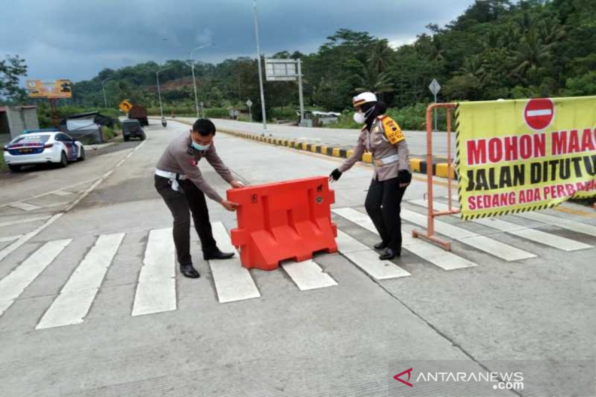 Polres tutup jalan pada malam  Tahun Baru 2022 untuk cegah kerumunan