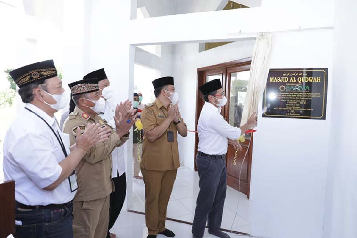 Inilah masjid megah bantuan Pertamina di Kampung Laut