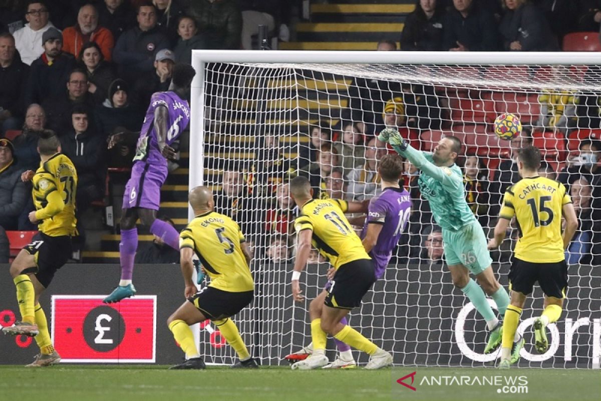 Gol larut Sanchez antar Tottenham tundukkan Watford