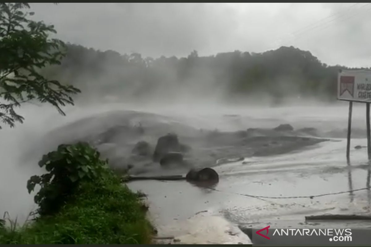 Dua warga bersama kerbau terjebak banjir lahar dingin Gunung Semeru