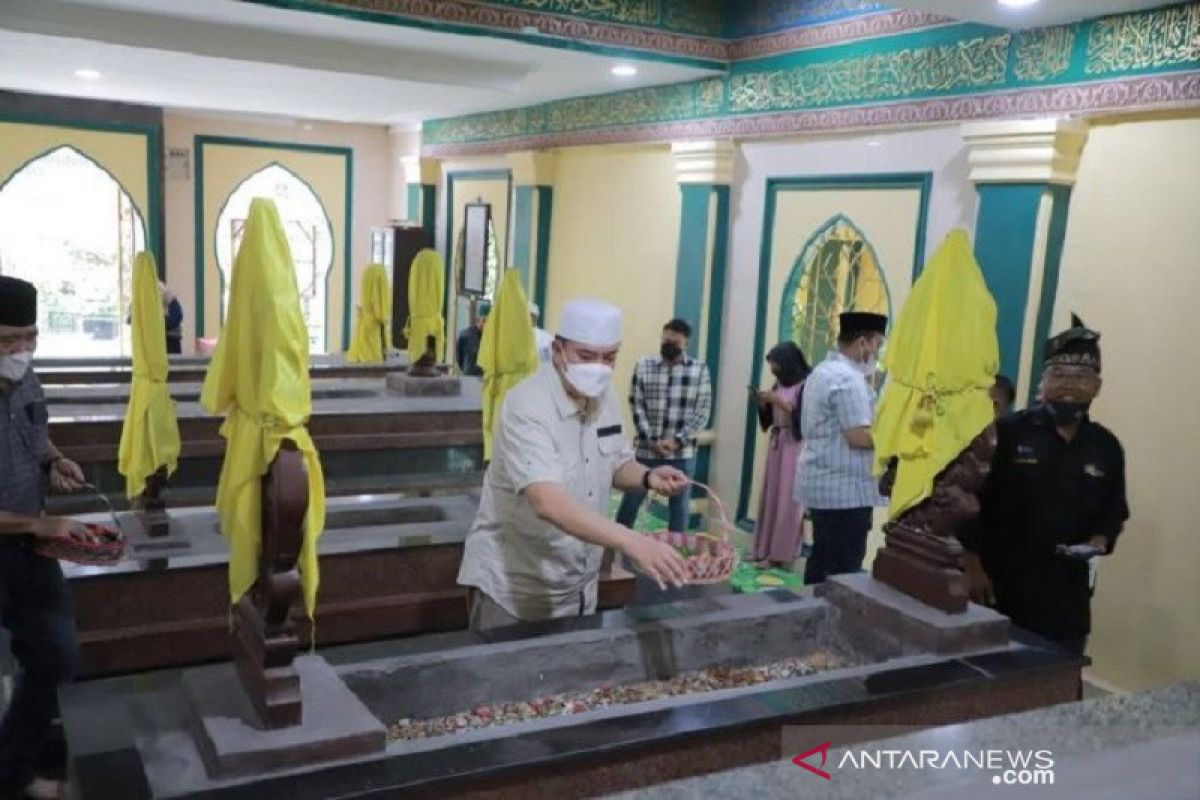 Kapolda Riau ziarah makam pendiri Kota Pekanbaru, terbersit memori lama