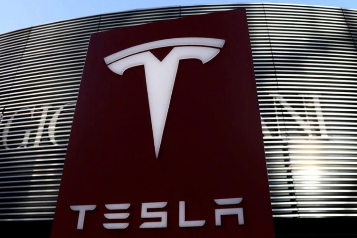 Ini penyebab Tesla tarik kembali 26.681 kendaraannya