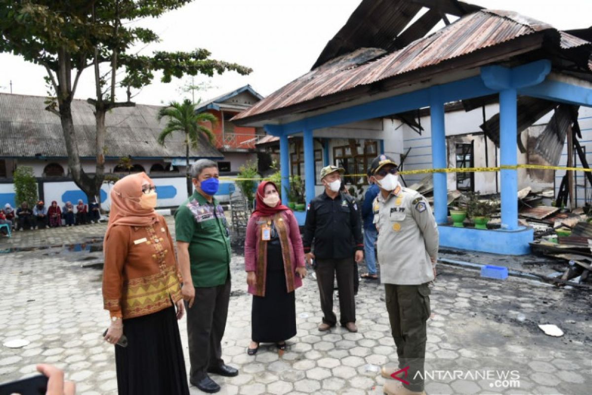 Dinsos Kota Kendari buka pelayanan di tenda darurat usai kantor terbakar