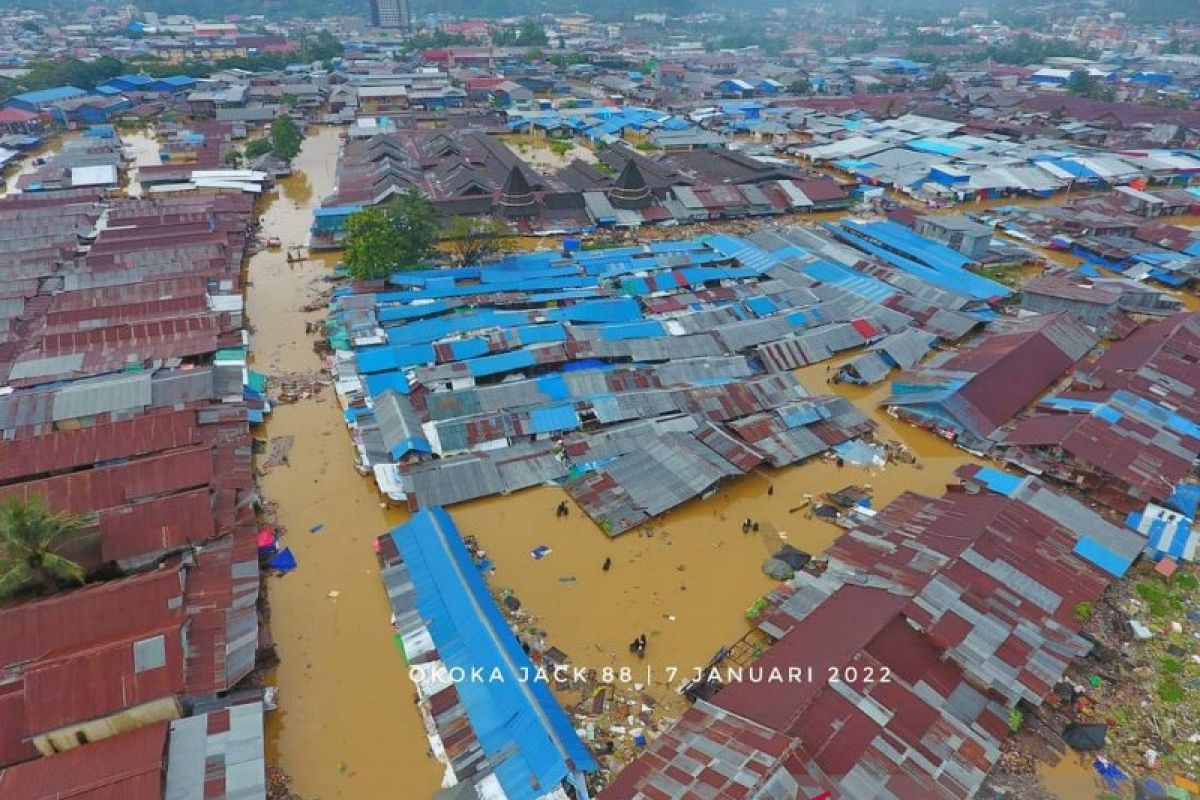 Banjir merenggut korban jiwa dan memaksa warga mengungsi di Jayapura