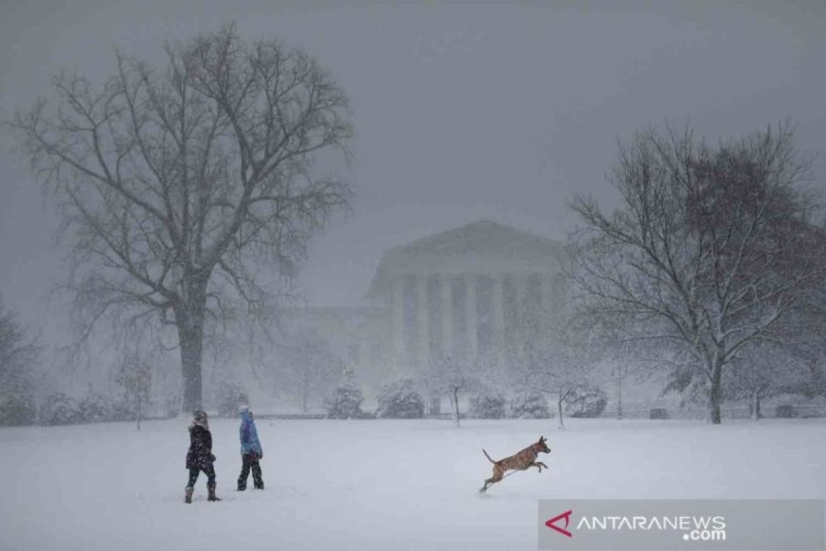 'Badai bom' salju dan angin kencang ancam Amerika Serikat bagian timur