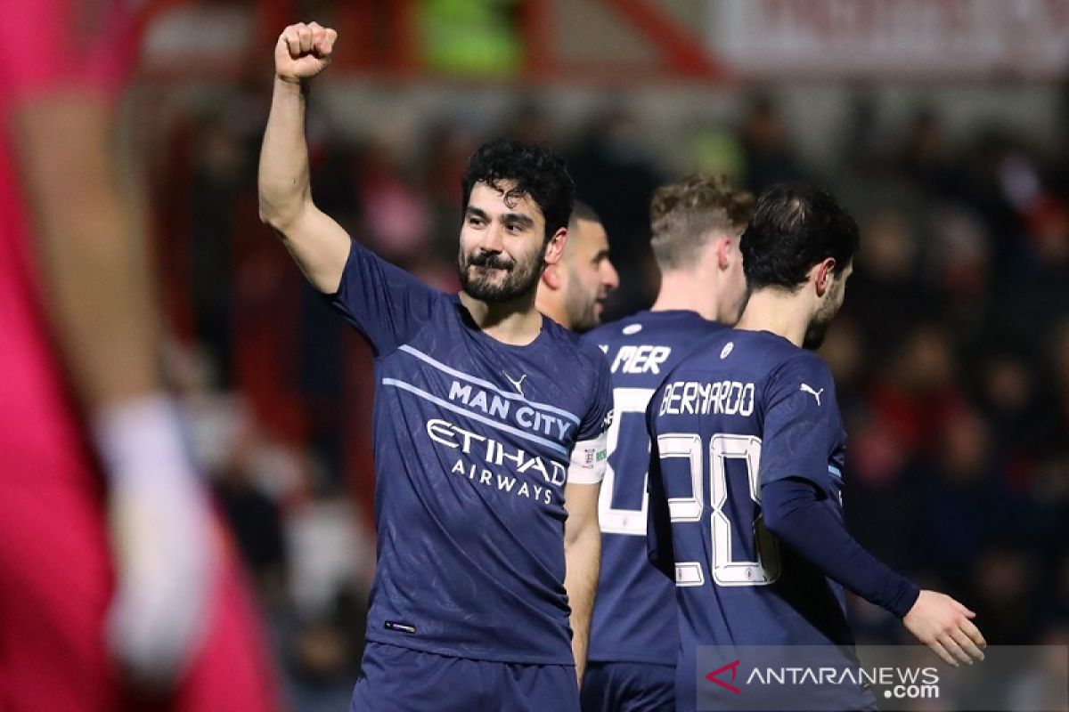 Manchester City lewati tim strata  keempat Swindon Town di Piala FA