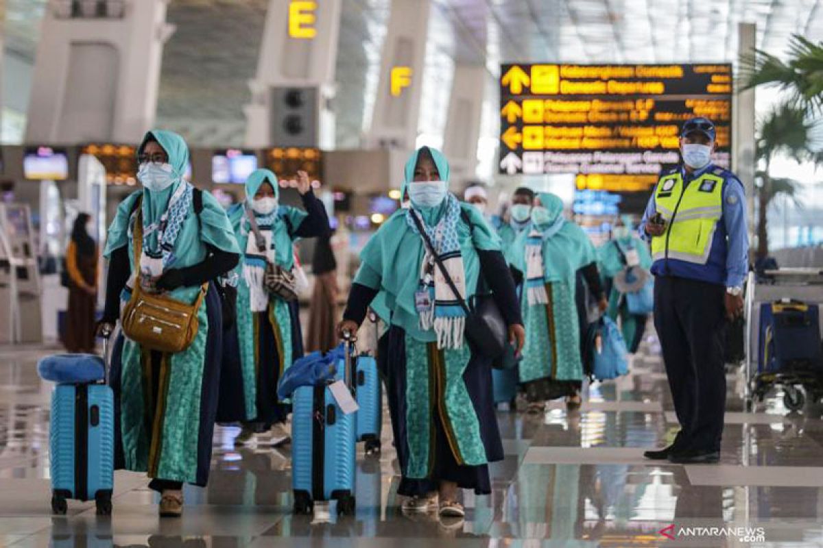 Omicron kian bekembang, Kemenag hentikan sementara pengiriman jamaah umrah