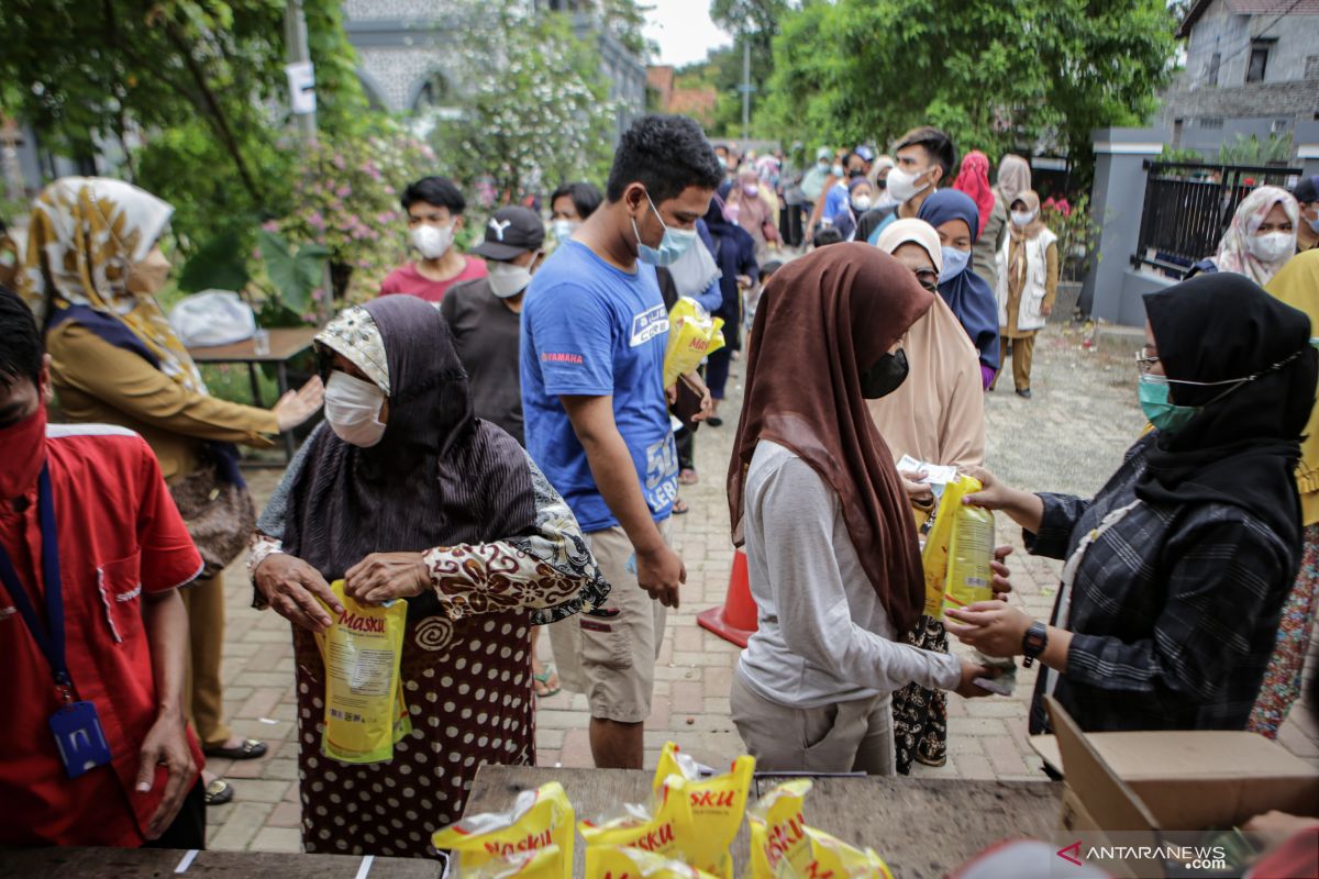 Operasi pasar di Inhu sediakan 3.000 liter minyak goreng murah