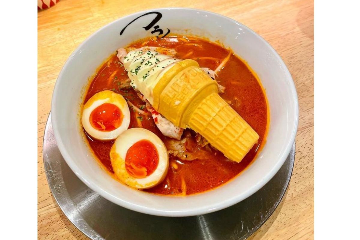 Restoran ini hadirkan menu ramen dengan es krim di atasnya