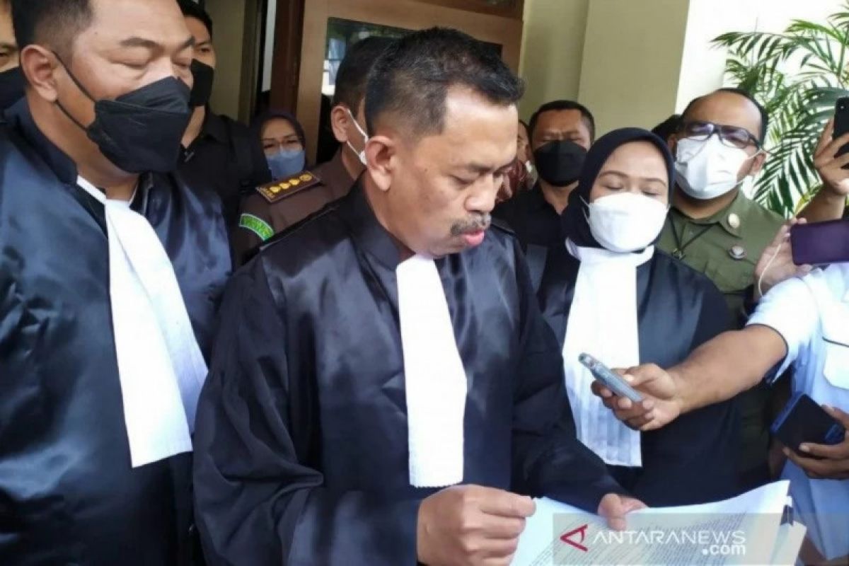 Dituntut hukuman mati, Herry Wirawan pelaku pemerkosaan 13 santriwati