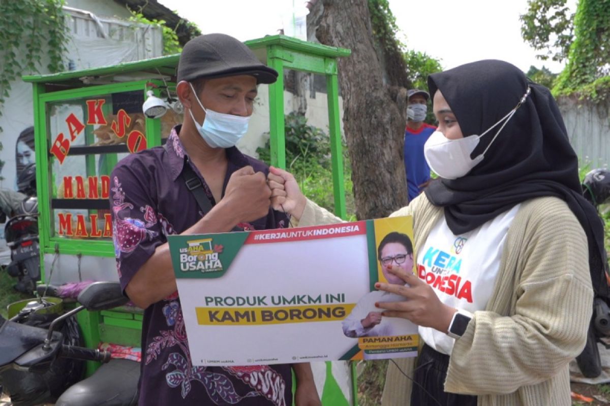 UMKM binaan Ketua Umum Golkar borong dagangan PKL Jateng-DIY