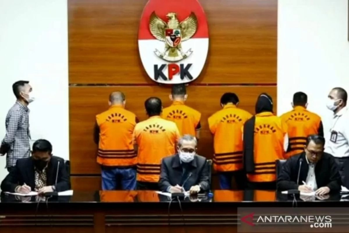 Ini perkara yang jerat Bupati Penajam Paser Utara