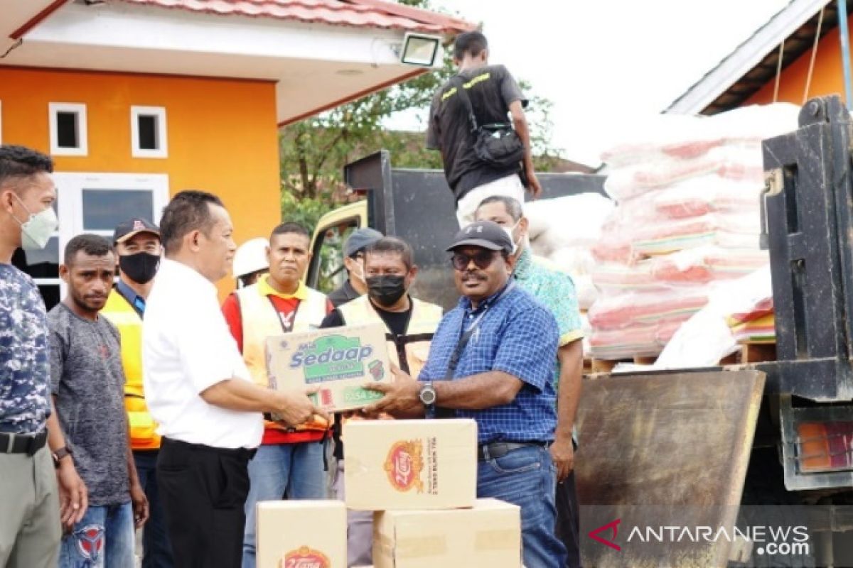 Freeport serahkan 4 Ton bantuan kemanusiaan bencana alam Amar dan Atuka