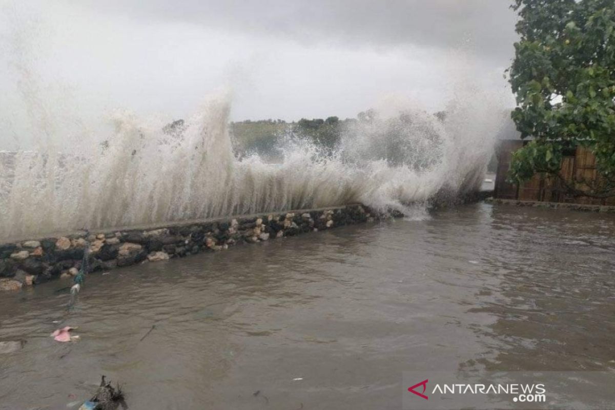 Waspadai rob yang masih mengancam wilayah NTT