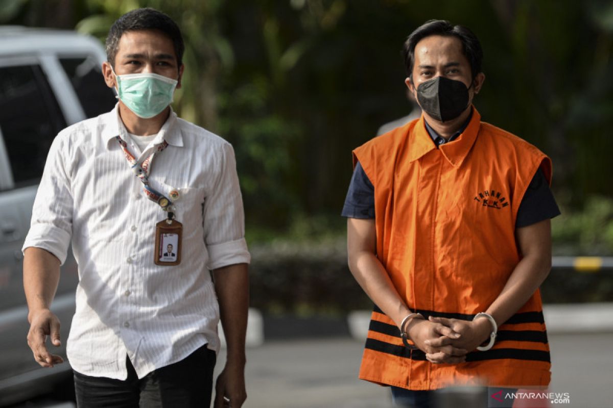 Penyidik KPK geledah kantor Bupati Penajam Paser Utara cari bukti korupsi