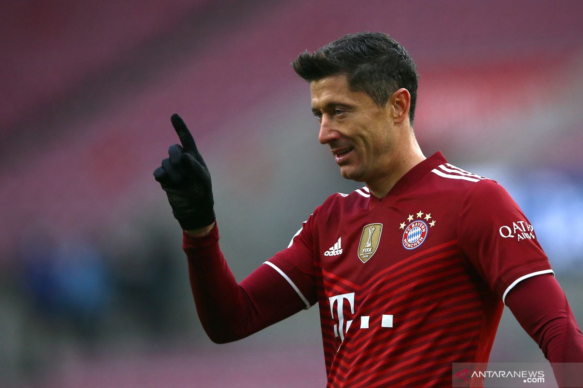 Lewandowski diganjar penghargaan Pemain Terbaik FIFA 2021