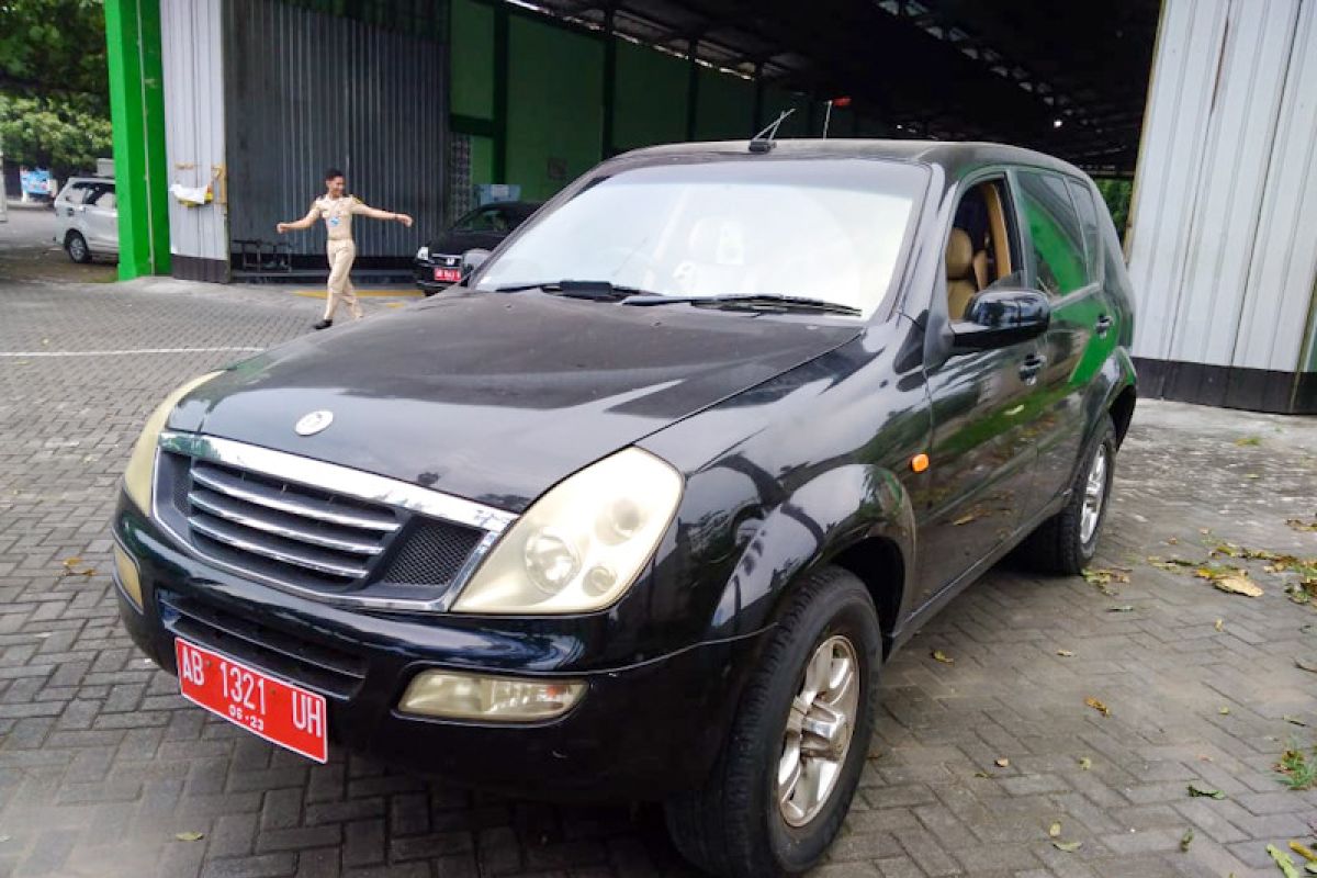 Ssangyong Rexton, bekas mobil dinas Wali Kota Yogyakarta, hanya laku Rp52 juta