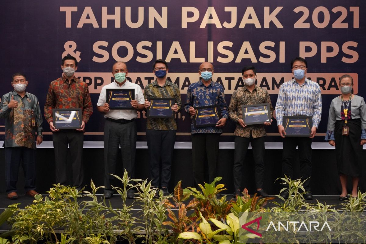 Sebanyak 13 wajib pajak di Mataram dapatkan penghargaan dari Kantor Pajak