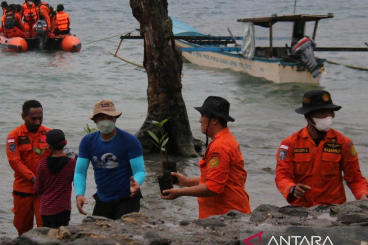 Basarnas Manokwari lakukan aksi penyelamatan lingkungan di Pulau Raimuti