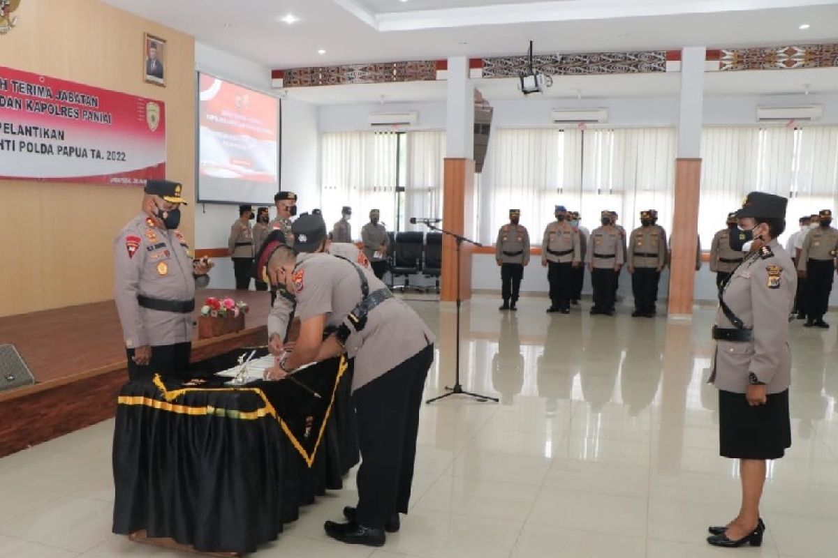 Kapolda Papua minta kapolres merangkul pemda percepat vaksinasi COVID-19