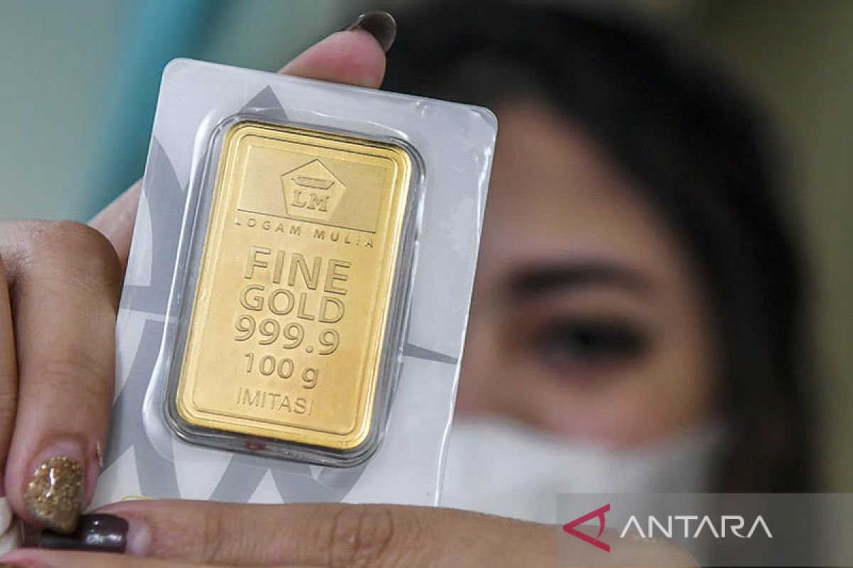 Harga emas Antam  Selasa pagi  naik Rp4.000 per gram