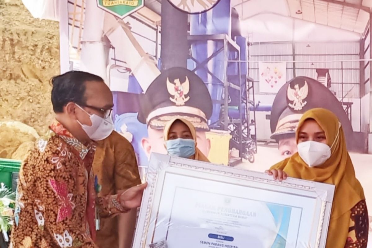 SPH terima penghargaan properda biru dari DLH Sumbar