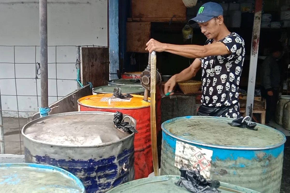 Disdag-Satgas Pangan Mataram awasi kebijakan HET minyak goreng