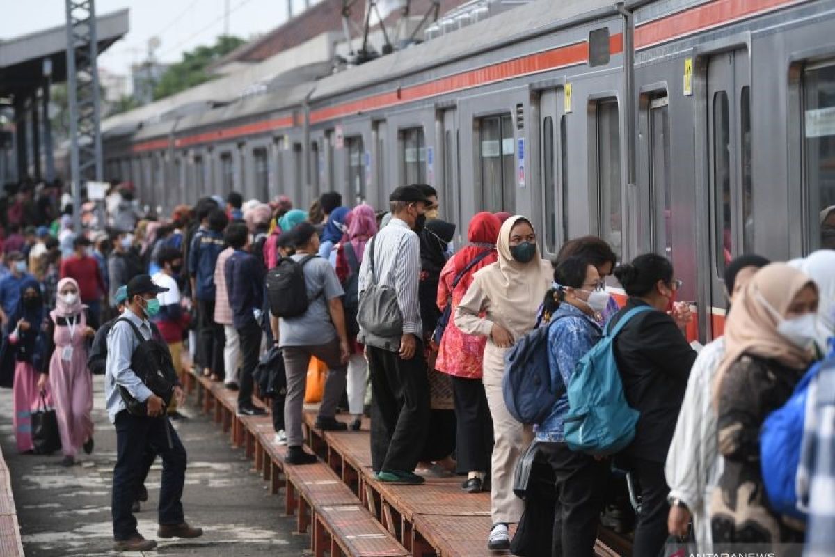 Pengguna KRL berkurang 17 persen jelang libur perayaan Imlek